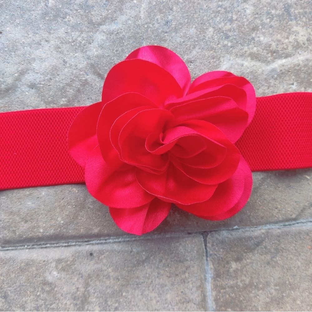 Red Rose Accent Belt